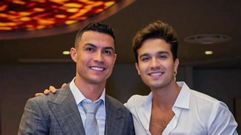 cristiano ronaldo regala rolex a tutta la squadra|Cristiano Ronaldo non bada a spese: Porsche Cayenne e Rolex .